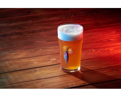 Пивной бокал с настоящей блесной